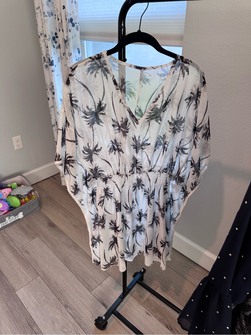 SHEIN White Palm-Print V-Neck Swim Coverup
